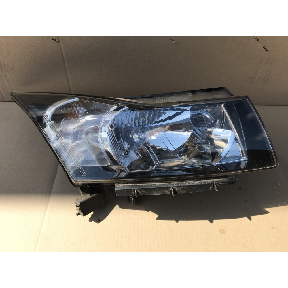Фара права Chevrolet Cruze 2008-2012 (Шевроле Круз) , 95137776