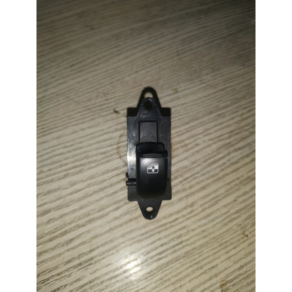 Кнопка склопідйомника Chevrolet Tacuma, 96190777