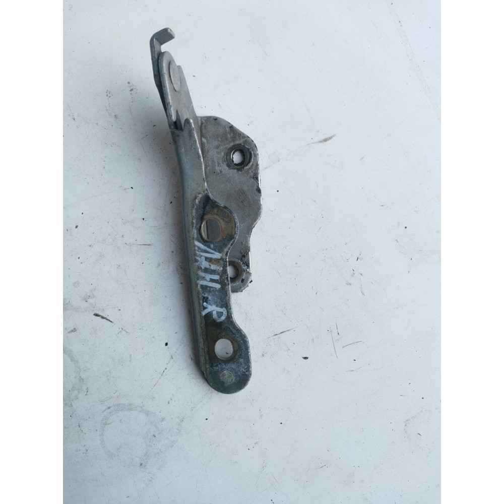 Петля капота правая Daewoo Lanos(Деу Ланос),96304580