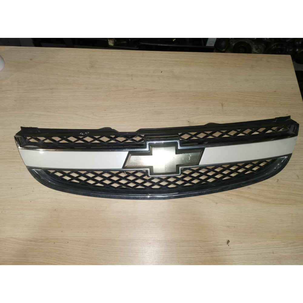 Решотка радиатора Chevrolet Epica(Шевроле Епика),96633843 белая