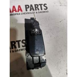 Кнопка стеклоподъемника передняя правая Chevrolet Epica(Шевроле Епика),96327938