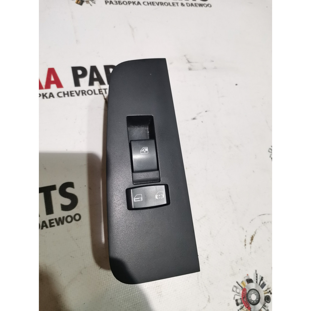 Кнопка стеклоподъемника передняя правая Chevrolet Epica(Шевроле Епика),96327938